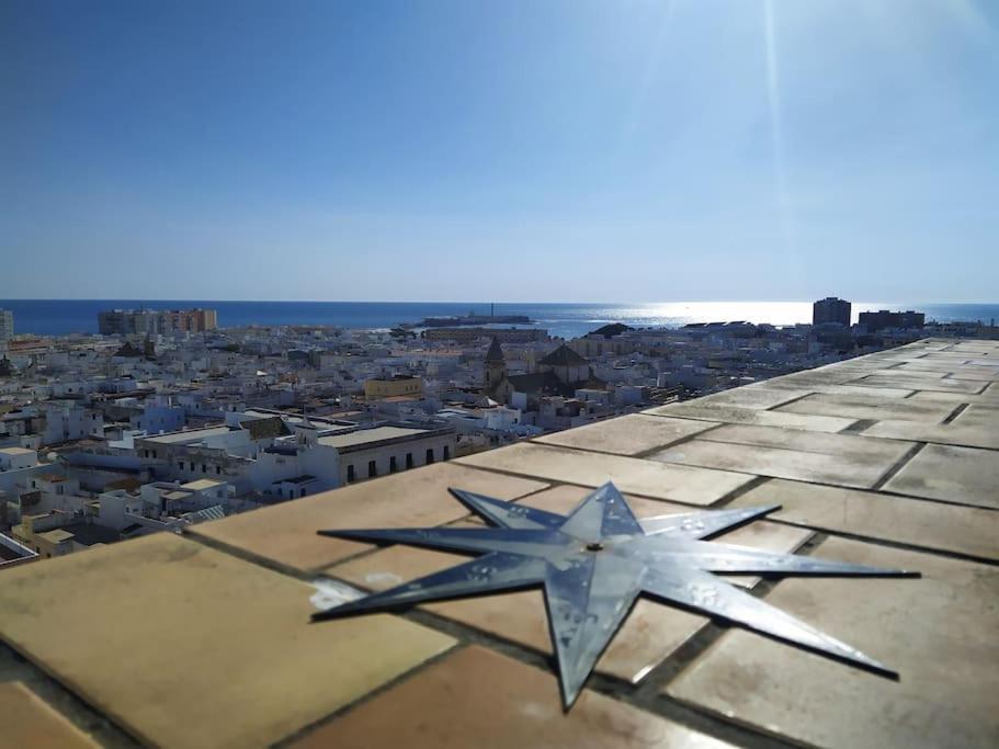 Apartamento Espectacular piso en la misma plaza del Mentidero. Cádiz Exterior foto